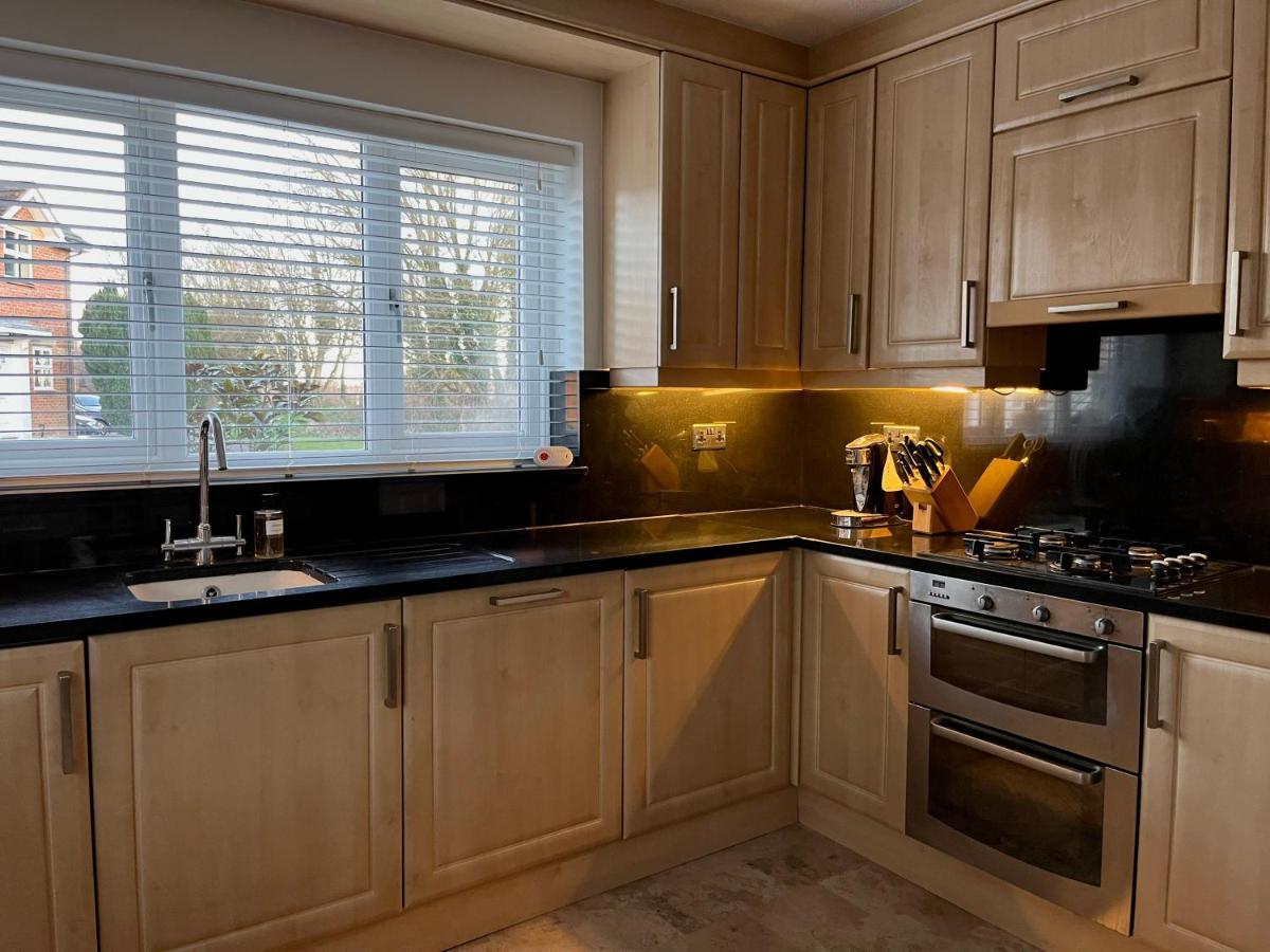 Stunning Beverley Bungalow W Fireplace, Private Parking, And Garden 외부 사진