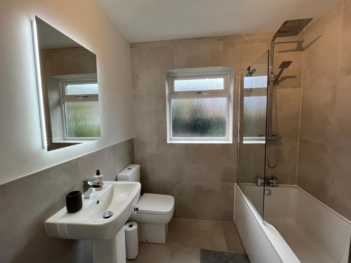 Stunning Beverley Bungalow W Fireplace, Private Parking, And Garden 외부 사진