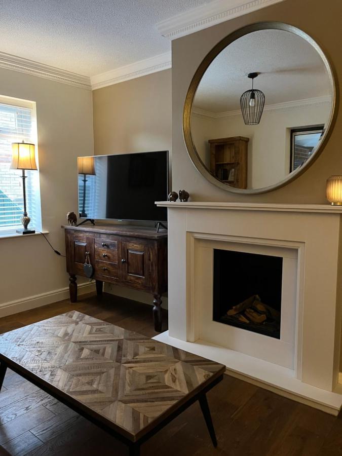 Stunning Beverley Bungalow W Fireplace, Private Parking, And Garden 외부 사진