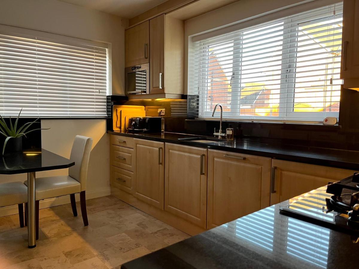 Stunning Beverley Bungalow W Fireplace, Private Parking, And Garden 외부 사진