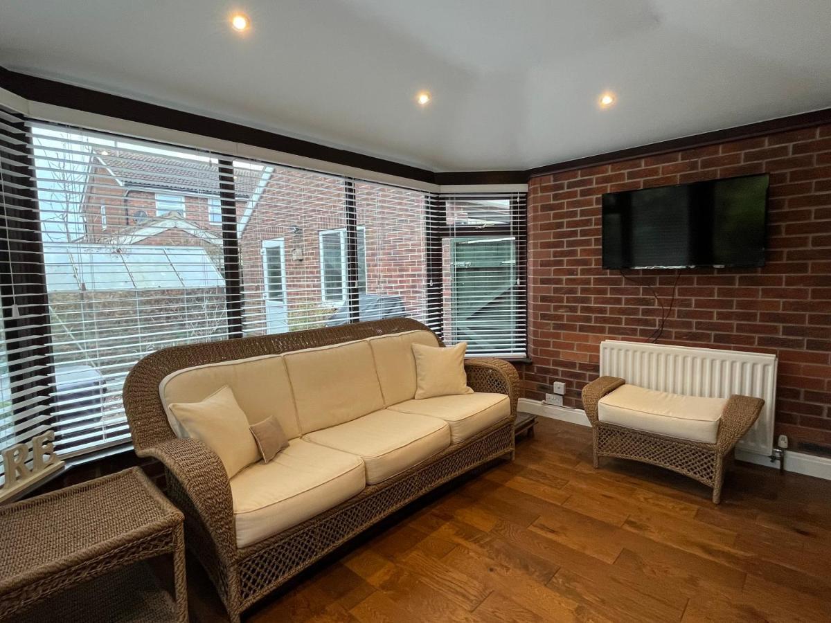 Stunning Beverley Bungalow W Fireplace, Private Parking, And Garden 외부 사진