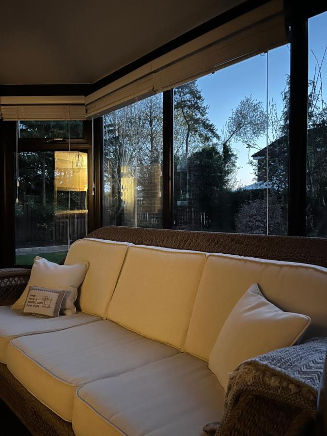 Stunning Beverley Bungalow W Fireplace, Private Parking, And Garden 외부 사진